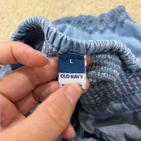 OLD NAVY Denim Chambray Embroidered Eyelet Detail Flutter Sleeve Top Square Neck - Picture 4 of 5